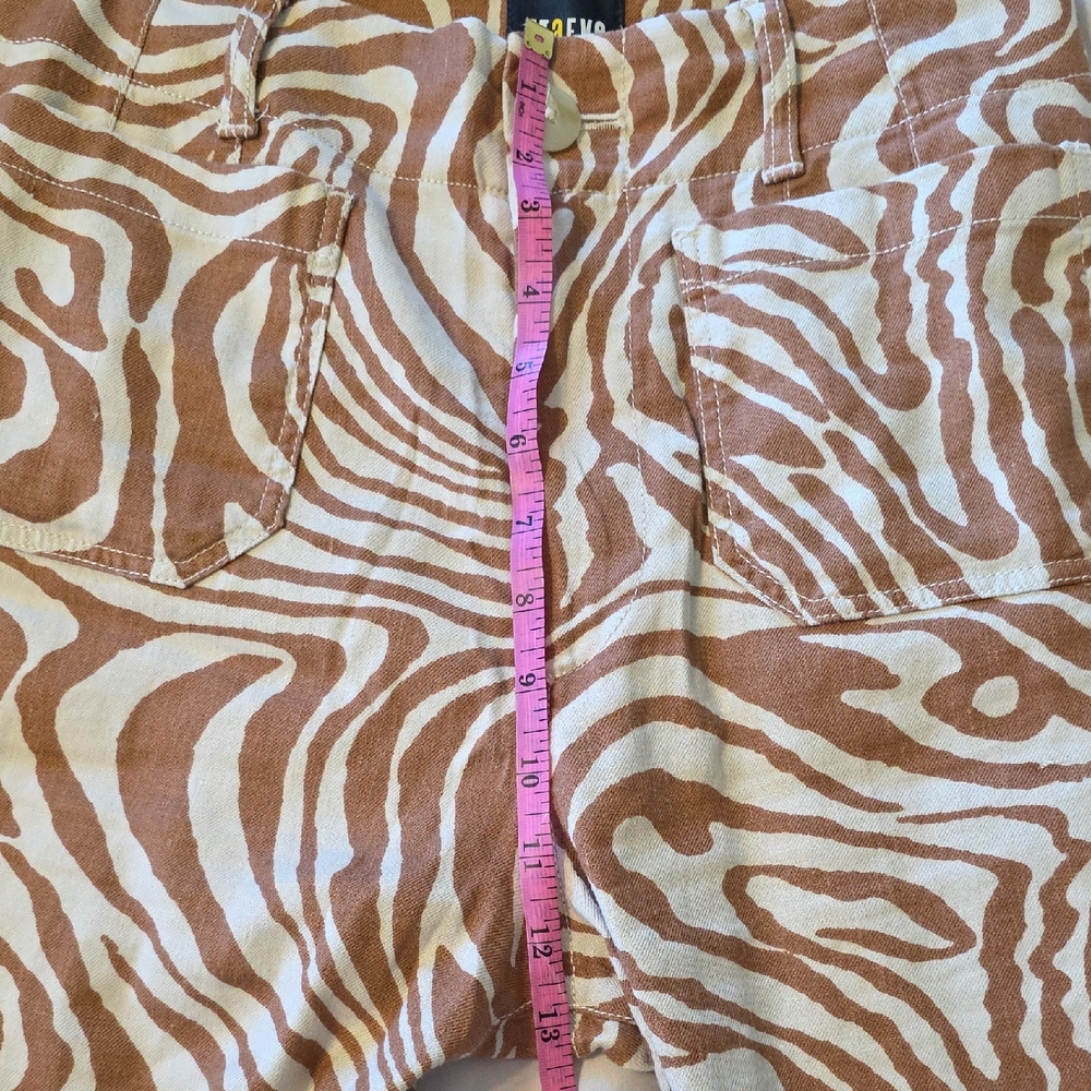 Wide-Leg Swirl Print Pants in Beige - Picture 4 of 5